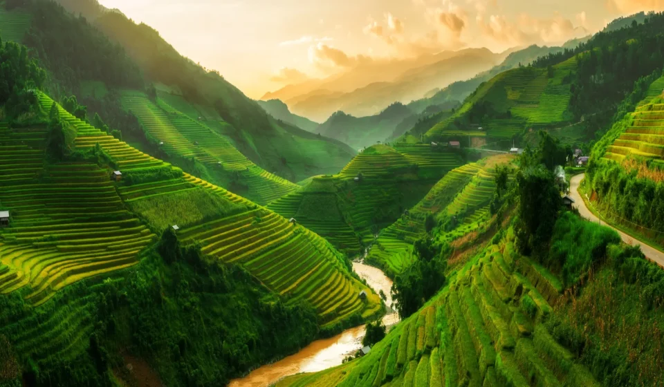 Vietnam erbjuder hissnande natur, bland annat höga berg och mäktiga floder